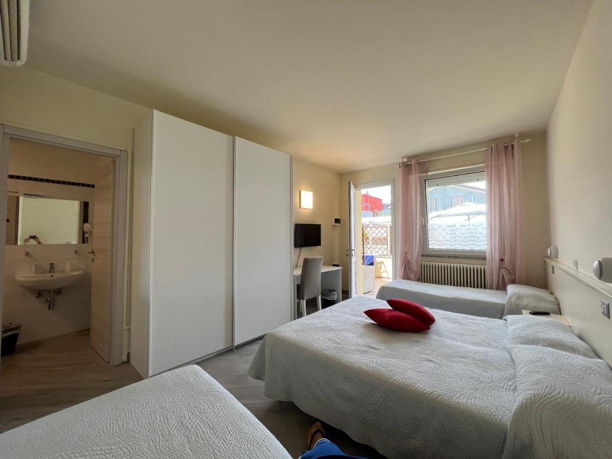 Hotel Locanda Rosy กัตตอลิกา ภายนอก รูปภาพ