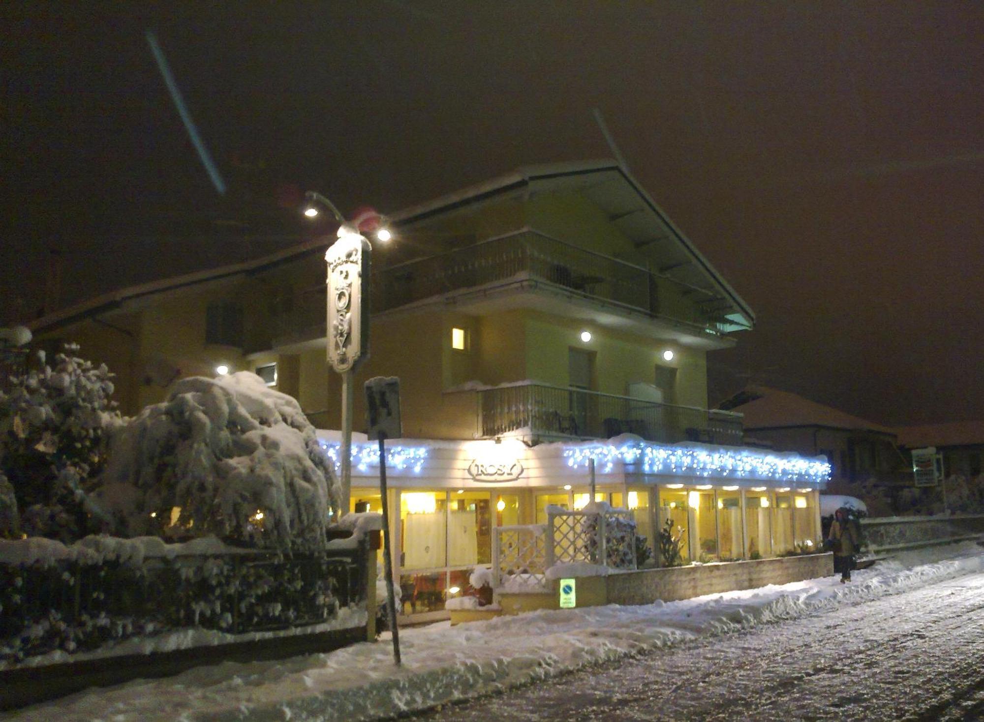 Hotel Locanda Rosy กัตตอลิกา ภายนอก รูปภาพ