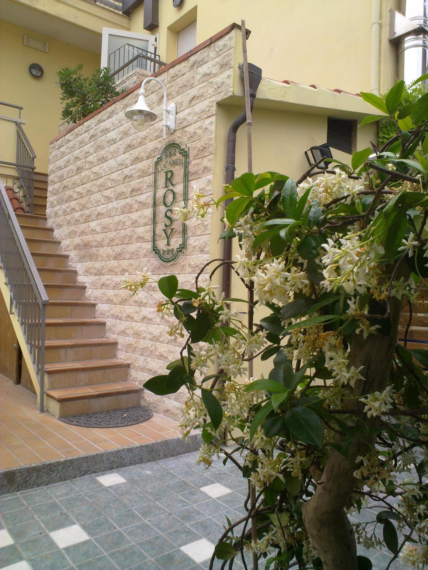 Hotel Locanda Rosy กัตตอลิกา ภายนอก รูปภาพ