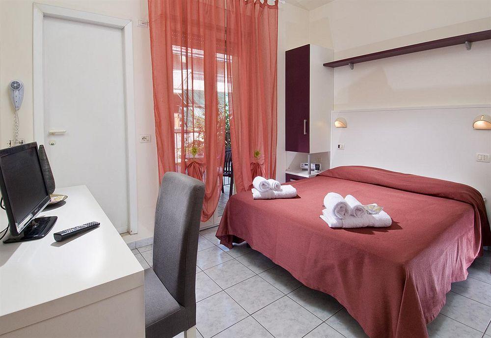 Hotel Locanda Rosy กัตตอลิกา ภายนอก รูปภาพ