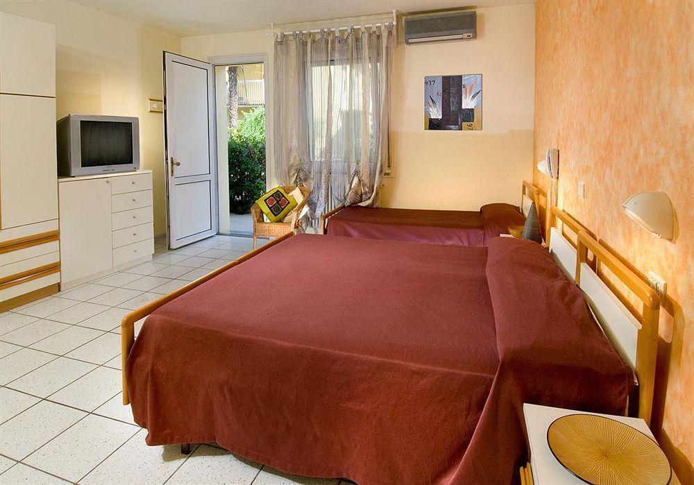 Hotel Locanda Rosy กัตตอลิกา ภายนอก รูปภาพ