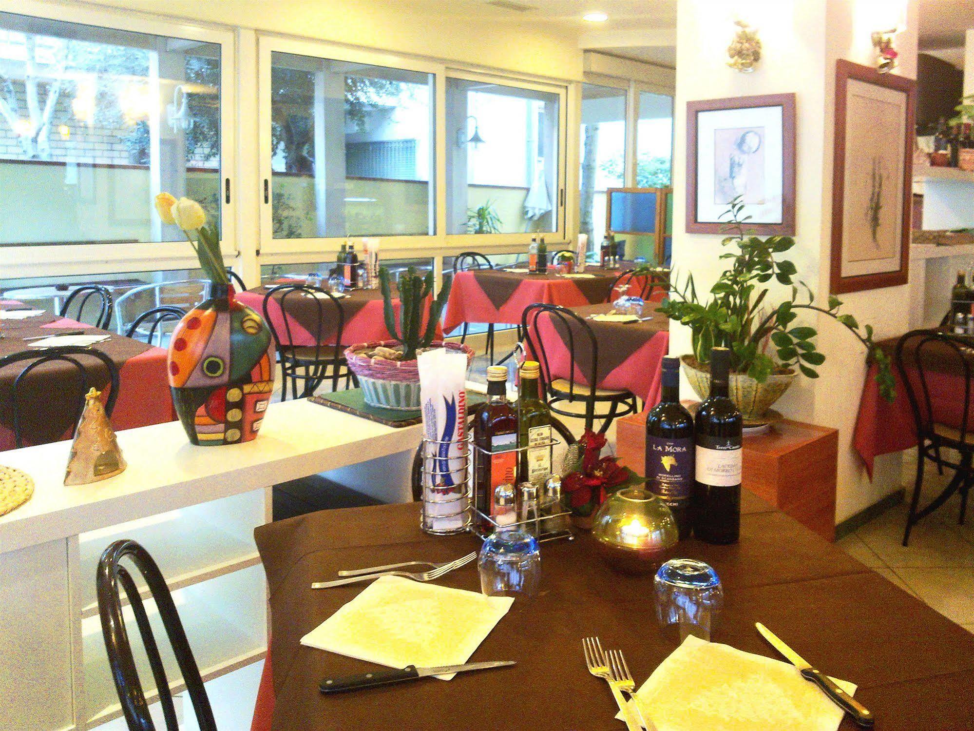 Hotel Locanda Rosy กัตตอลิกา ภายนอก รูปภาพ