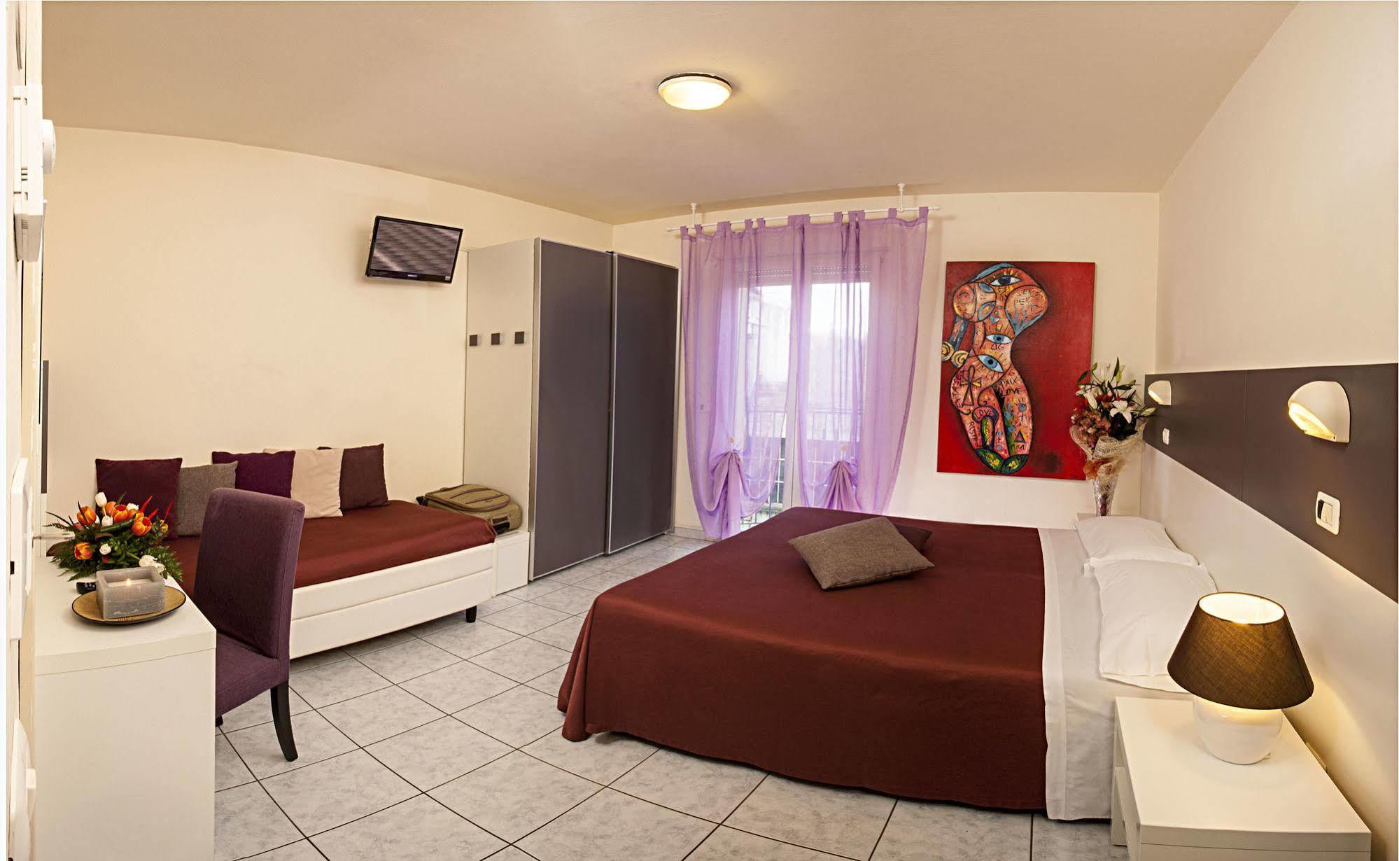 Hotel Locanda Rosy กัตตอลิกา ภายนอก รูปภาพ
